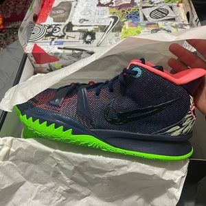 Kyrie 7 Midnight navy size 10.5 men // 12 women